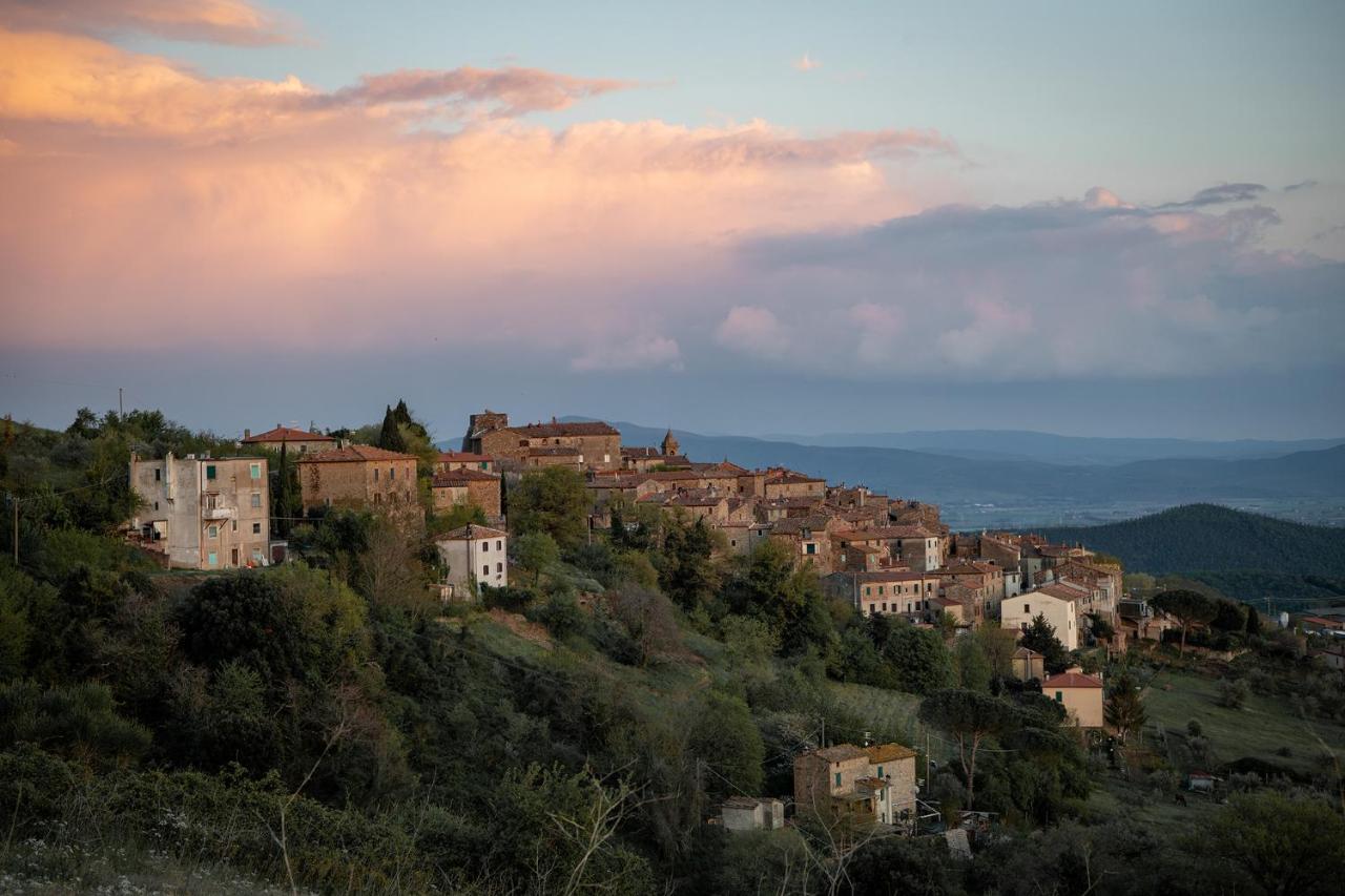 La Fattoria Di Tatti Bed & Breakfast Exterior photo